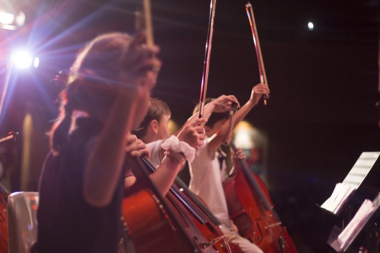 Un colegio español incorpora el aprendizaje de instrumentos sinfónicos en las aulas de primaria
