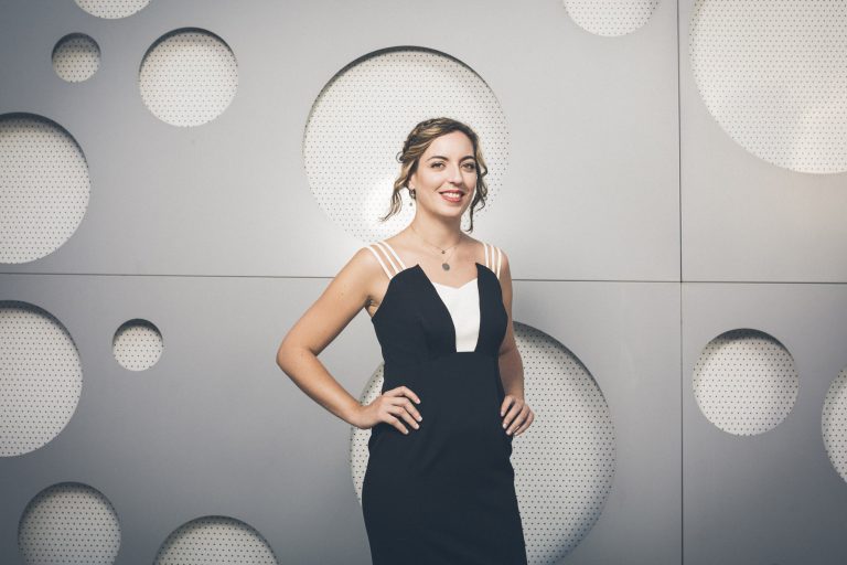 La Cantina, clásica y humor: Lara Diloy, batutas para hoy