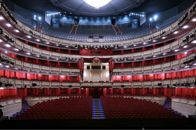 El Ático 207: Las líneas torcidas del Teatro Real
