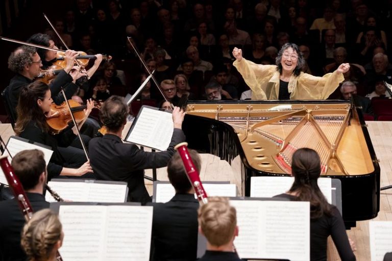 Fila 01: el concierto para piano nº23 de Mozart