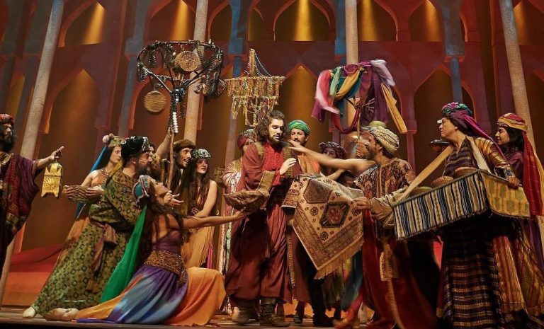Hoy Toca: El Musical en Español