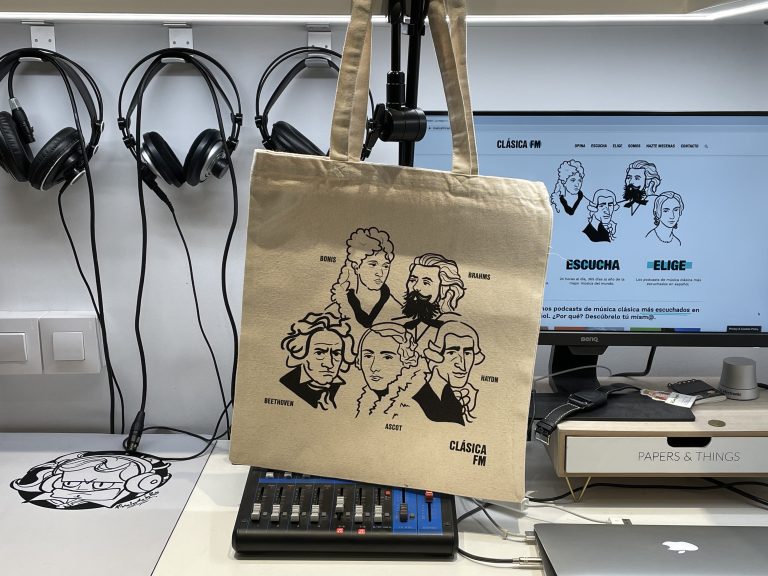 ¡Hasta el 31 de agosto! Nuestra exclusiva Tote Bag, solo para mecenas